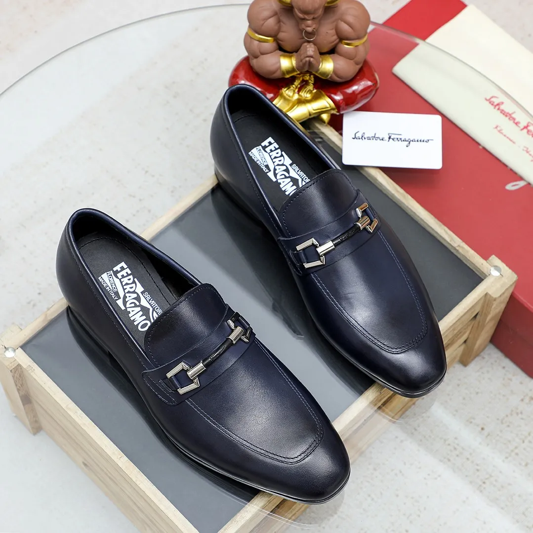 Men's shoes 💰460 🔥Ferragamo's new men's casual slip-on shoes🇨🇳Official website original 1:1 mold, original quality💯Fine workmanship, high-end luxury☘The upper is made of imported Italian first-layer cowhide🌴Luxurious water dyeing🐂Leather lining🍓Rubber wear-resistant and non-slip outsole, breathable and comfortable to wear🍍The first choice for high-grade men, 5 colors available! Code number 38-44 (45.46. Customized)